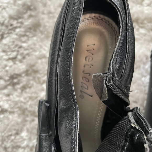 Black heels with bow - Picture 2 of 5